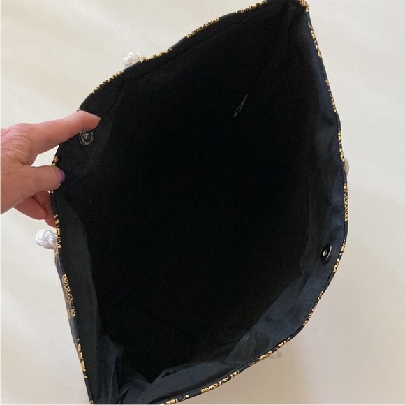 Jumbo Black & Gold Foil Pineapple Beach Tote - Picture 6 of 10